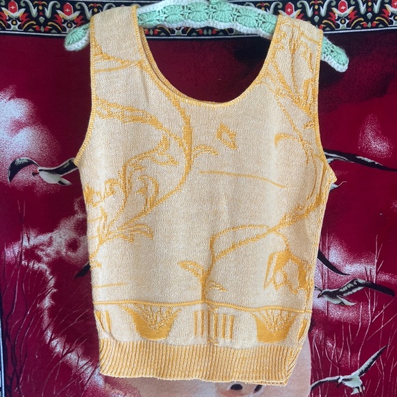 Vintage Tops - vintage 80s tangerine colored knit tank top shirt with a cool design